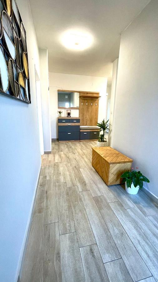 Apartment For 6 + Free Parking Place Zadar Exterior foto