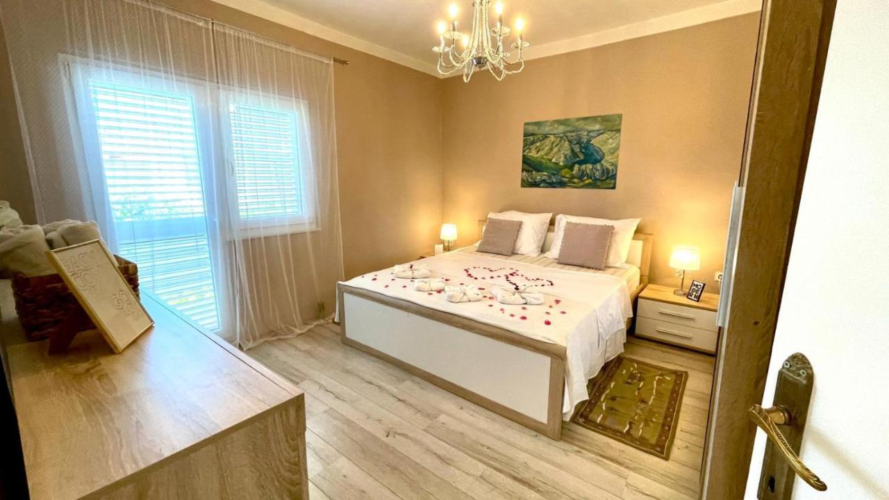Apartment For 6 + Free Parking Place Zadar Exterior foto