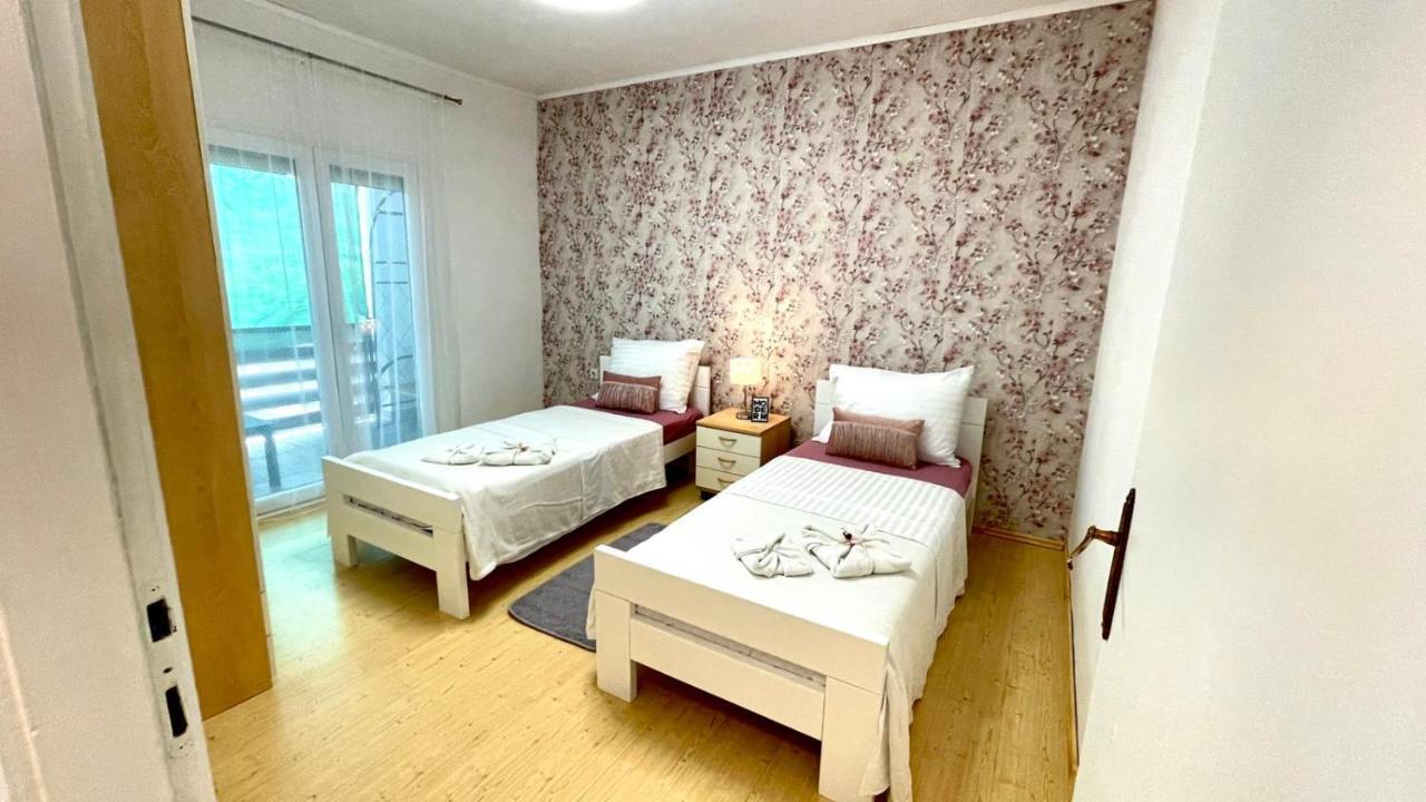 Apartment For 6 + Free Parking Place Zadar Exterior foto