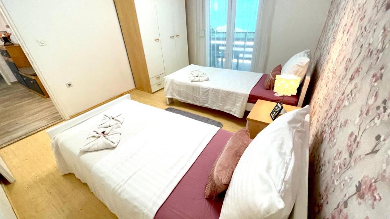 Apartment For 6 + Free Parking Place Zadar Exterior foto